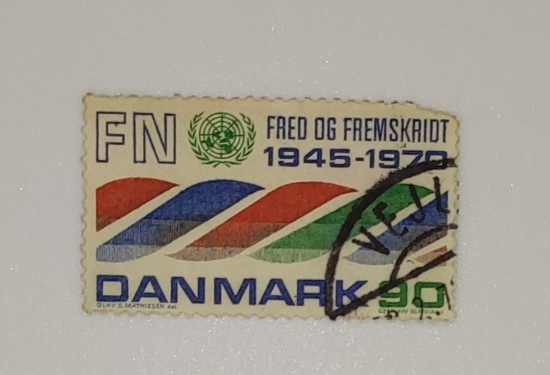 DANMARK STAMP FRED OG FREMSKRIDT stamp printed by Denmark, shows UN Emblem, circa 1970